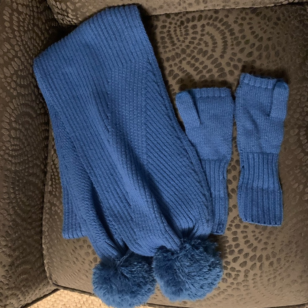 A New Day Scarf With Pom Poms and Convertible Mitten Set, Blue, Great Condition